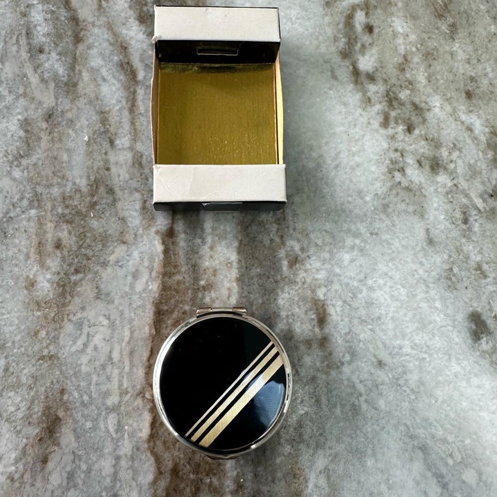 Stratton Pill Box Made in England NEW - Picture 4 of 5